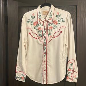 Women’s Scully western shirt.